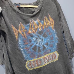 Def Leppard shirt